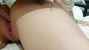Tatowierte deutsche Vicky wird spontan auf Malle gefickt!