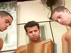 Trio de brasileiro fudendo no buteco