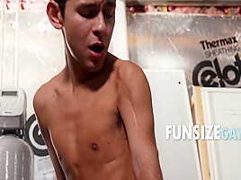 Twink Meets Handyman In Basement And Gets Handsy 8 Min - Gay Porn