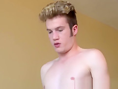 Twink fuckbuddies make out before slamming each other hard