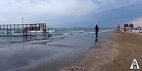 Two shemales found on the beach - Pinko TGirls