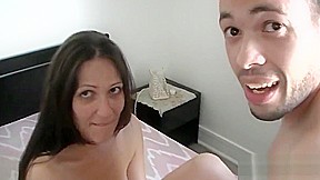 Une cougar baisee par une grosse bite