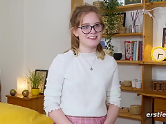 Verwohnt Ihre Lusterne Muschi Mit Einem Geilen Dildo