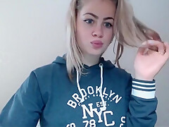 Voluptuous Slut Shows Her Perfect Big Boobs Online