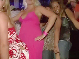 Wild amateur sluts dancing dirty at the ht club
