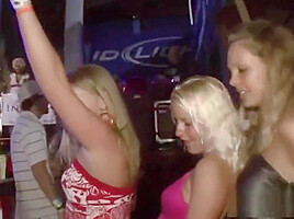 Wild amateur sluts dancing dirty at the ht club