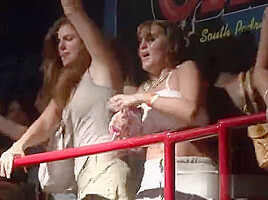 Wild amateur sluts dancing dirty at the ht club
