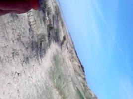 exhibe dans les dunes