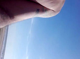 exhibe dans les dunes