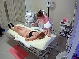 in the beauty salon, shave your hair