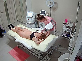 in the beauty salon, shave your hair