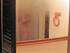 is shooting her naked body reflecting in the mirror