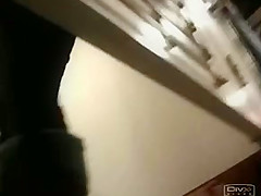 las espian en los vestidores