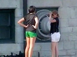 shorts verdes flaca culito skinny petite ass candid