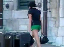 shorts verdes flaca culito skinny petite ass candid