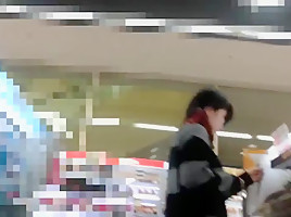 upskirt jpn busted 1